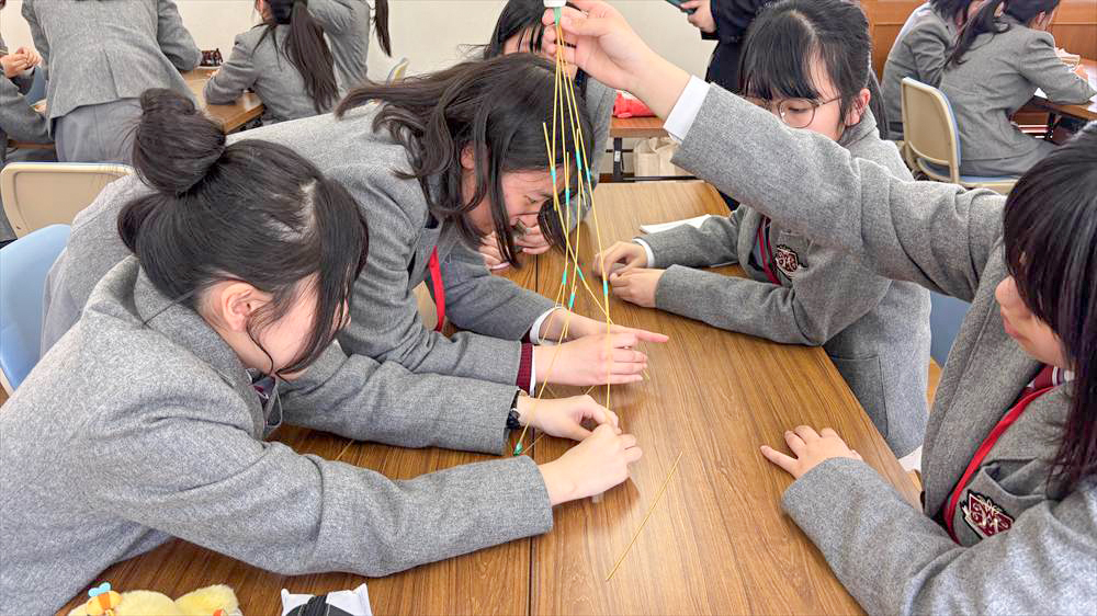 First-Year Students Take Part in Spring Training to Develop Independence, Diversity, and Teamwork